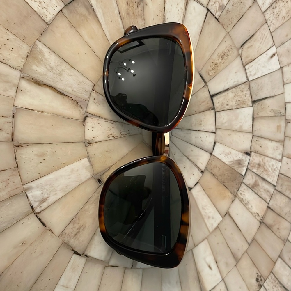 Stylish Tortoiseshell Sunglasses